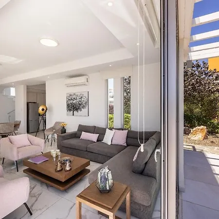 Villa Milos 36 *