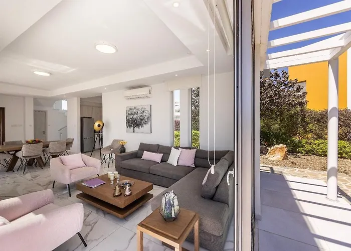 Villa Milos 36 *